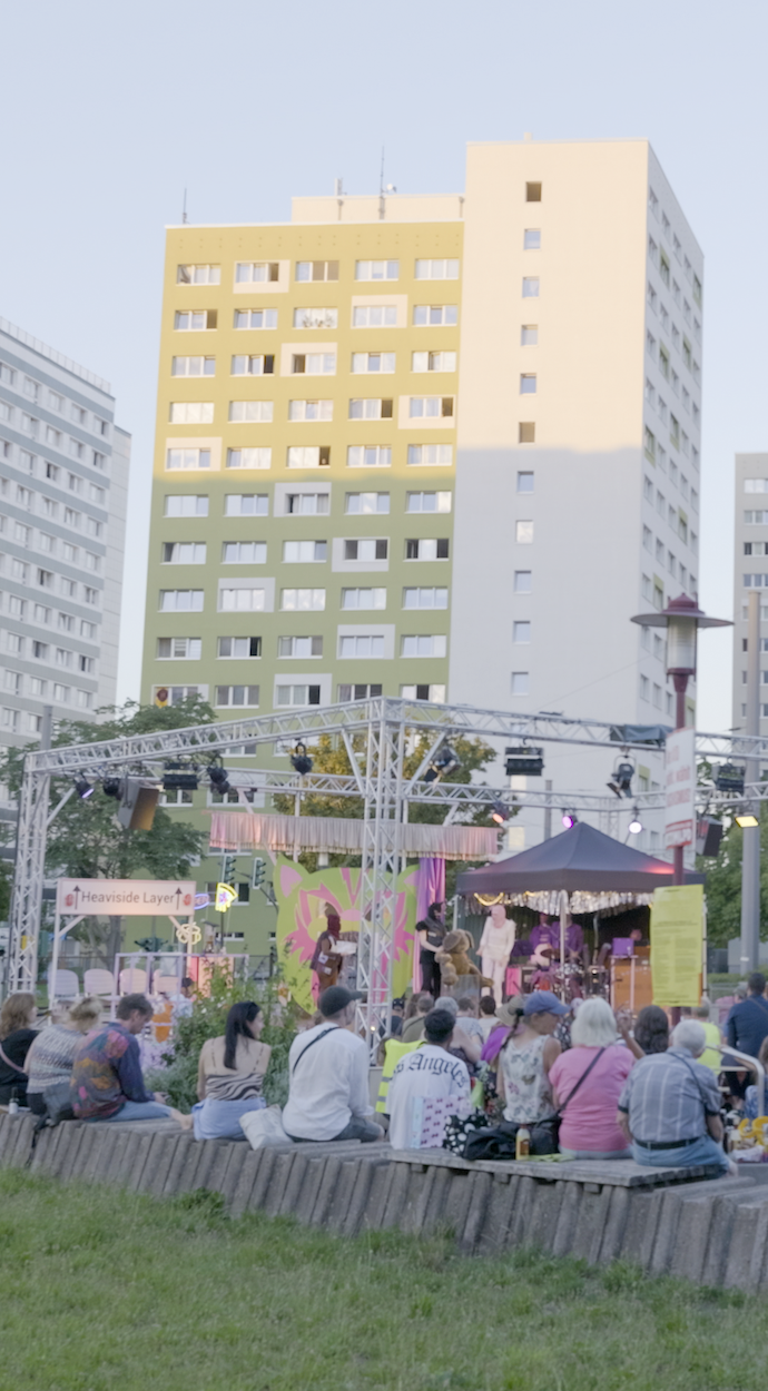 DIE KUNST, VIELE ZU BLEIBEN